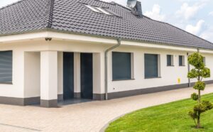 Роллеты для дверей: виды и преимущества