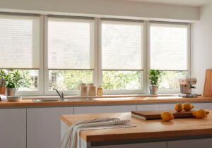 Как мыть шторы-плиссе: рекомендации по уходу